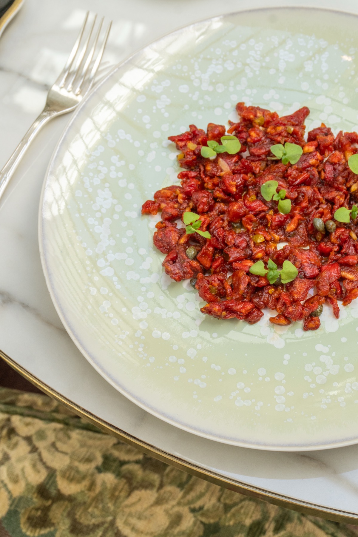 Red pepper on green plate — Palm Court, Madrid